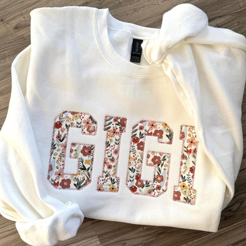Gigi Crewneck, Embroidered Sweatshirt Gift, Embroidered Gigi Sweatshirt, Personalized Gift, Appliqué Sweatshirt, Christmas Gift for Gigi