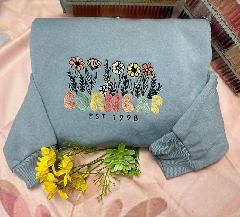 Personalized Floral Embroidered Sweatshirt: Custom Name & Year