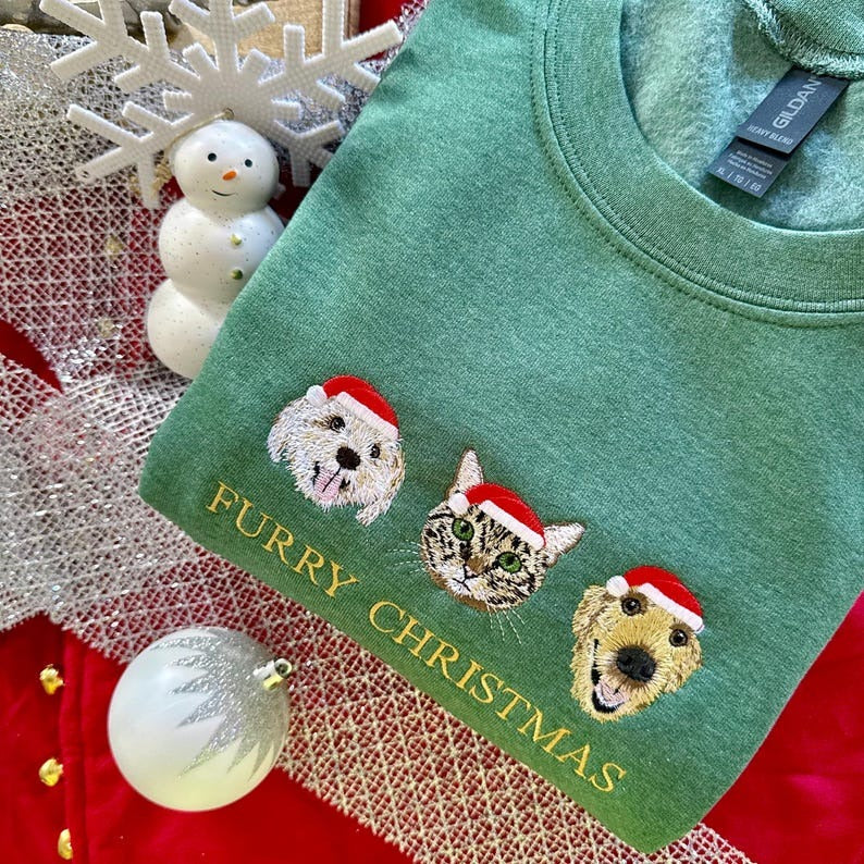 Custom Pet Christmas Embroidered Sweatshirt – Personalized Dog & Cat Portrait Holiday Gift