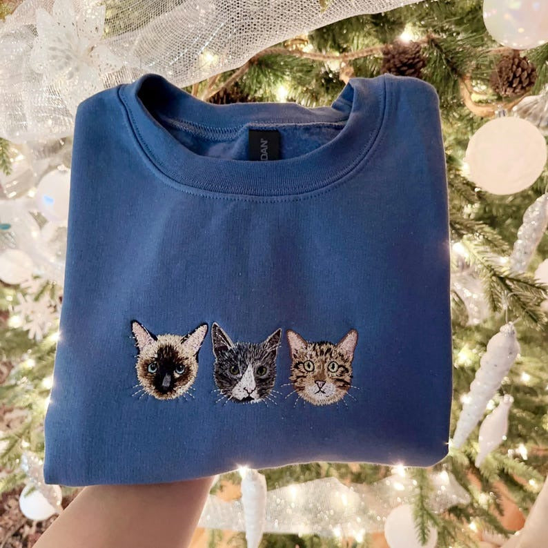 Custom Pet Christmas Embroidered Sweatshirt – Personalized Dog & Cat Portrait Holiday Gift