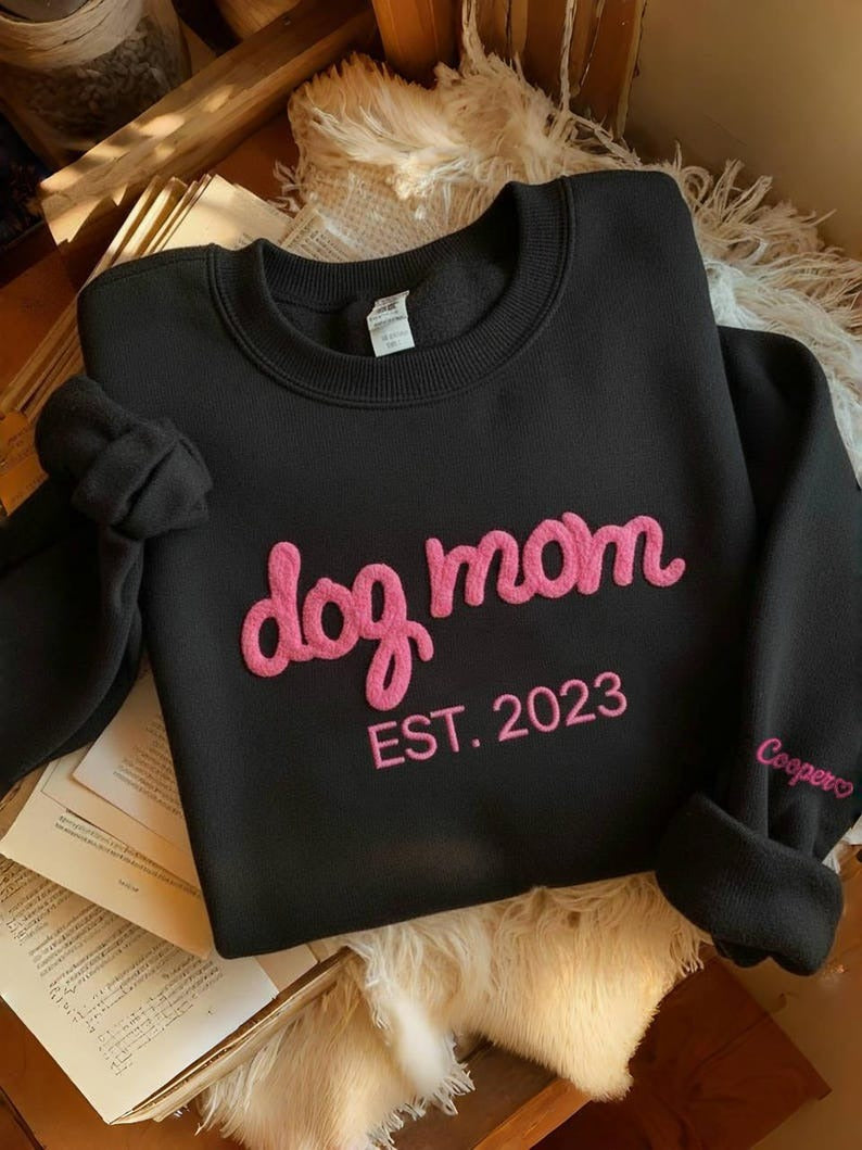 Embroidered Chenille Yarn 'Dog Mom' Sweatshirt: Custom Dog Lover Gift