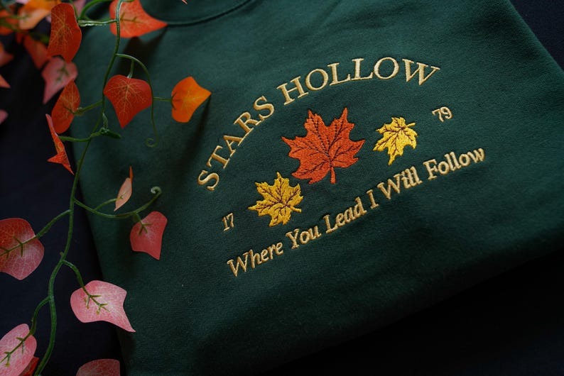 Stars Hollow 1779 Sweatshirt, Connecticut Embroidery, Autumn Hoodie, Vintage Crewneck, Retro Sweatshirt,Fall Embroidery,Show Film Embroidery